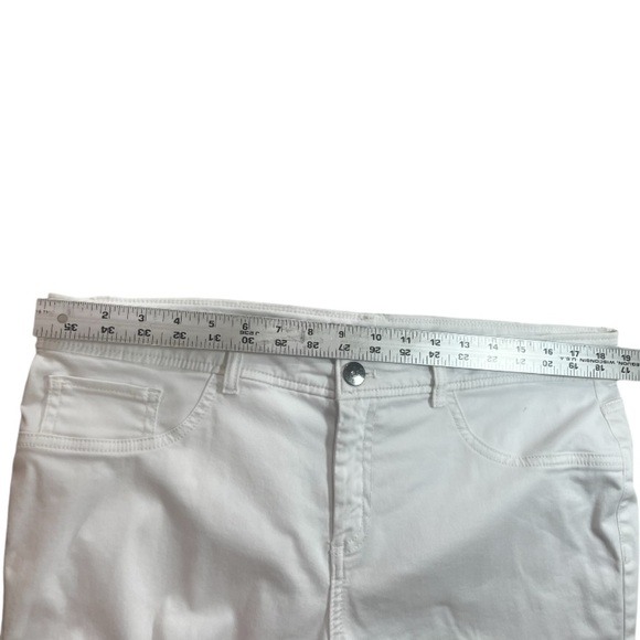 Calvin Klein Zipped Ankle Skinny Stretch 3 Pocket White Jean Style Pants. - Picture 6 of 9